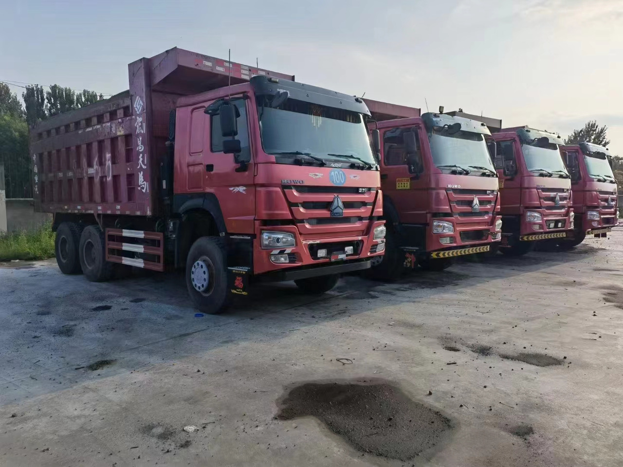 SINOTRUK HOWO - Kravas automašīna pašizgāzējs: foto 5 SINOTRUK HOWO - Kravas automašīna pašizgāzējs: foto 5
