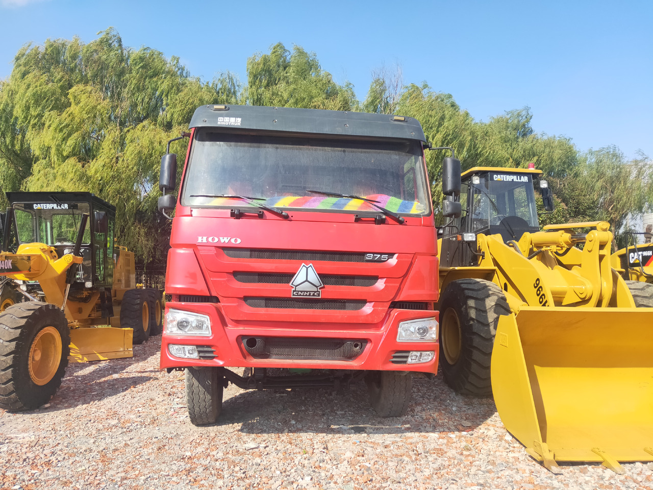 SINOTRUK HOWO - Kravas automašīna pašizgāzējs: foto 2 SINOTRUK HOWO - Kravas automašīna pašizgāzējs: foto 2