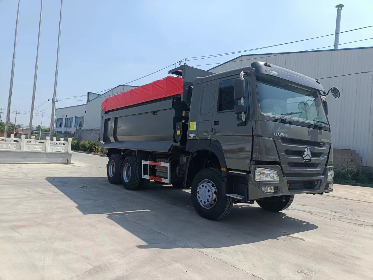 SINOTRUK HOWO - Kravas automašīna ar slēgto virsbūvi: foto 1 SINOTRUK HOWO - Kravas automašīna ar slēgto virsbūvi: foto 1