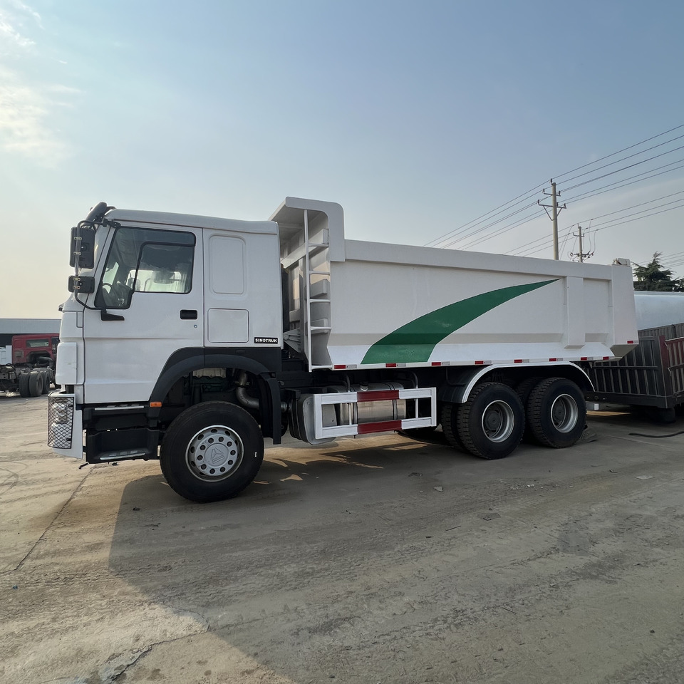 Kravas automašīna ar slēgto virsbūvi SINOTRUK HOWO: foto 6