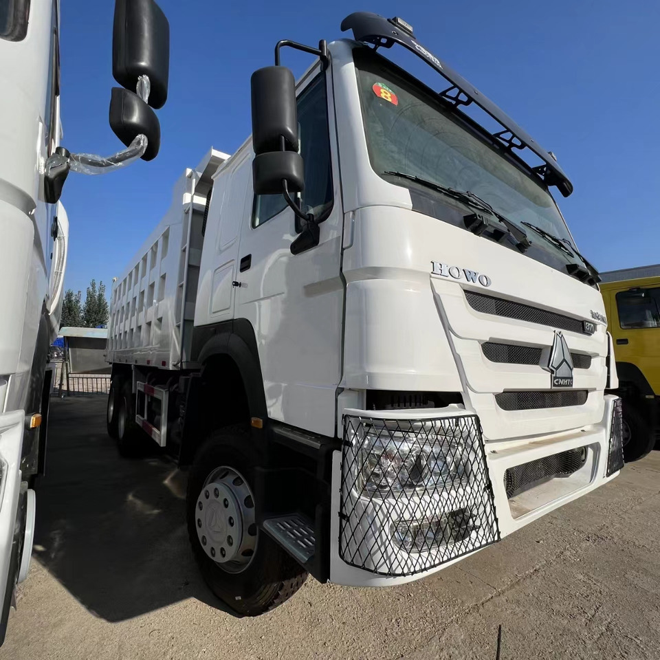 SINOTRUK HOWO - Kravas automašīna pašizgāzējs: foto 3 SINOTRUK HOWO - Kravas automašīna pašizgāzējs: foto 3