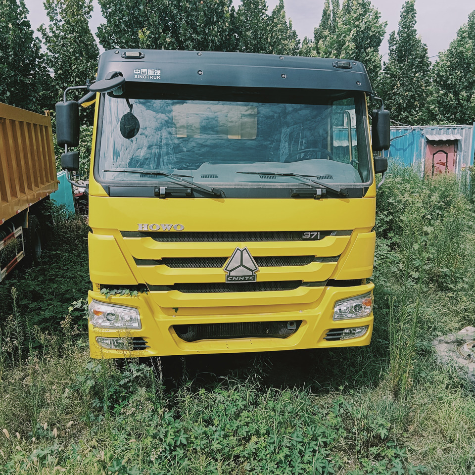 SINOTRUK HOWO - Kravas automašīna pašizgāzējs: foto 3 SINOTRUK HOWO - Kravas automašīna pašizgāzējs: foto 3