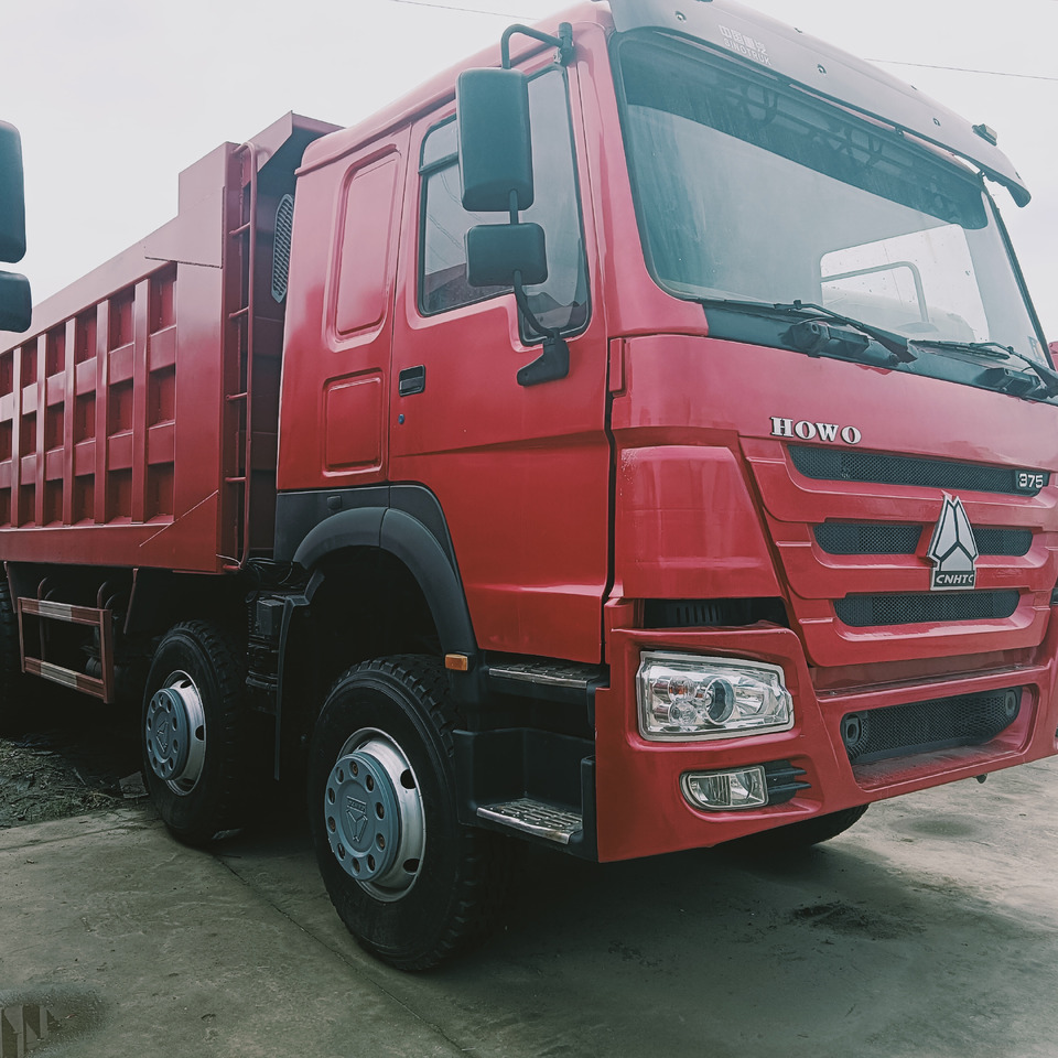 SINOTRUK HOWO - Kravas automašīna pašizgāzējs: foto 5 SINOTRUK HOWO - Kravas automašīna pašizgāzējs: foto 5