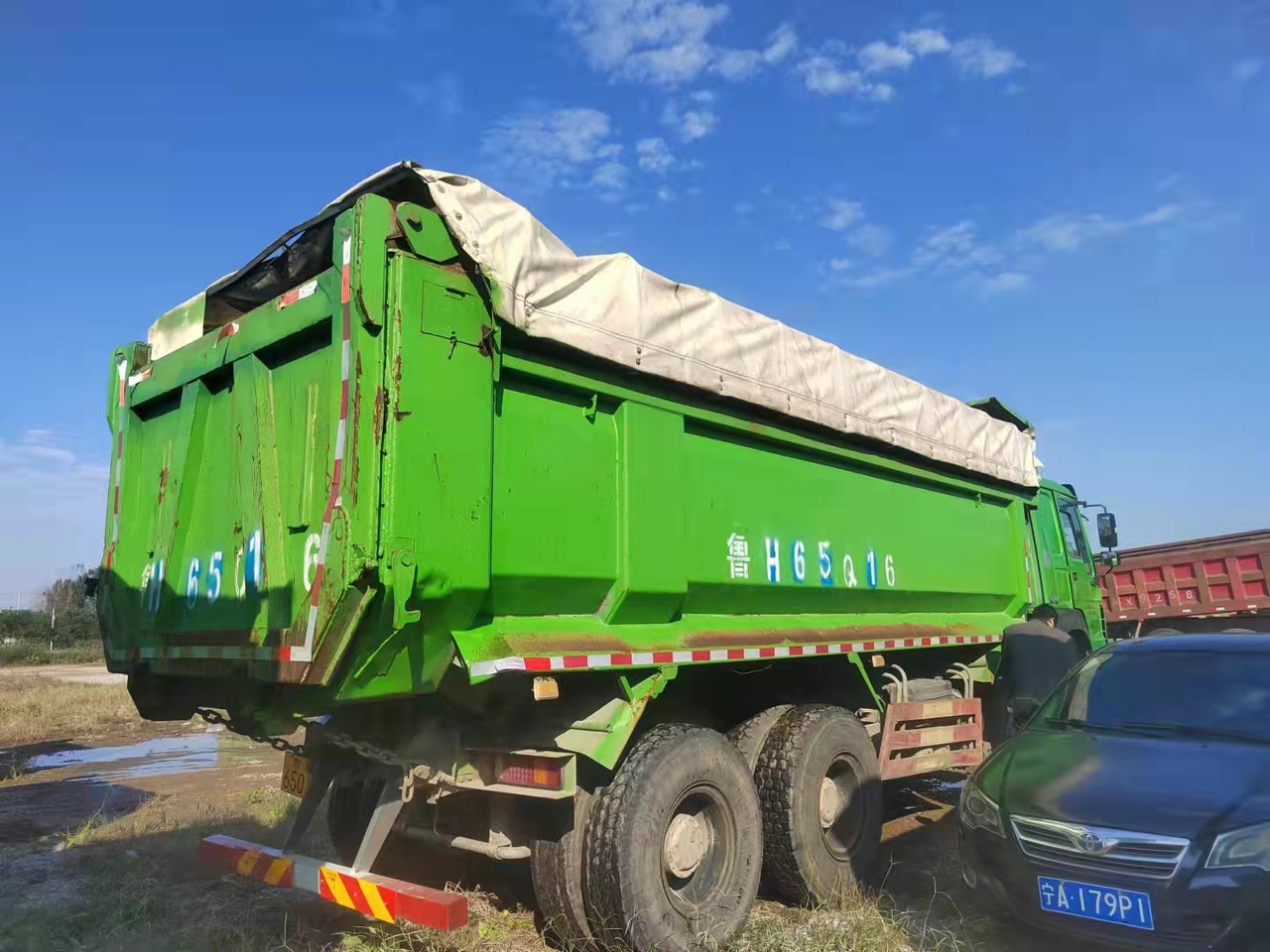 SINOTRUK HOWO - Kravas automašīna ar slēgto virsbūvi: foto 1 SINOTRUK HOWO - Kravas automašīna ar slēgto virsbūvi: foto 1