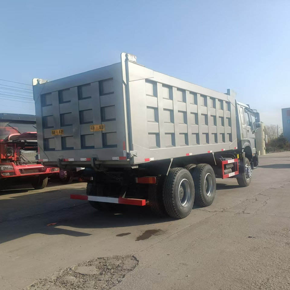 SINOTRUK HOWO - Kravas automašīna pašizgāzējs: foto 4 SINOTRUK HOWO - Kravas automašīna pašizgāzējs: foto 4