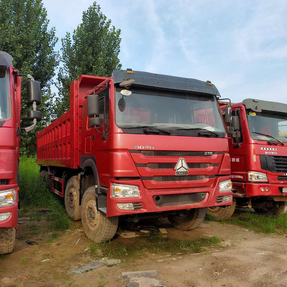 SINOTRUK HOWO - Kravas automašīna pašizgāzējs: foto 3 SINOTRUK HOWO - Kravas automašīna pašizgāzējs: foto 3