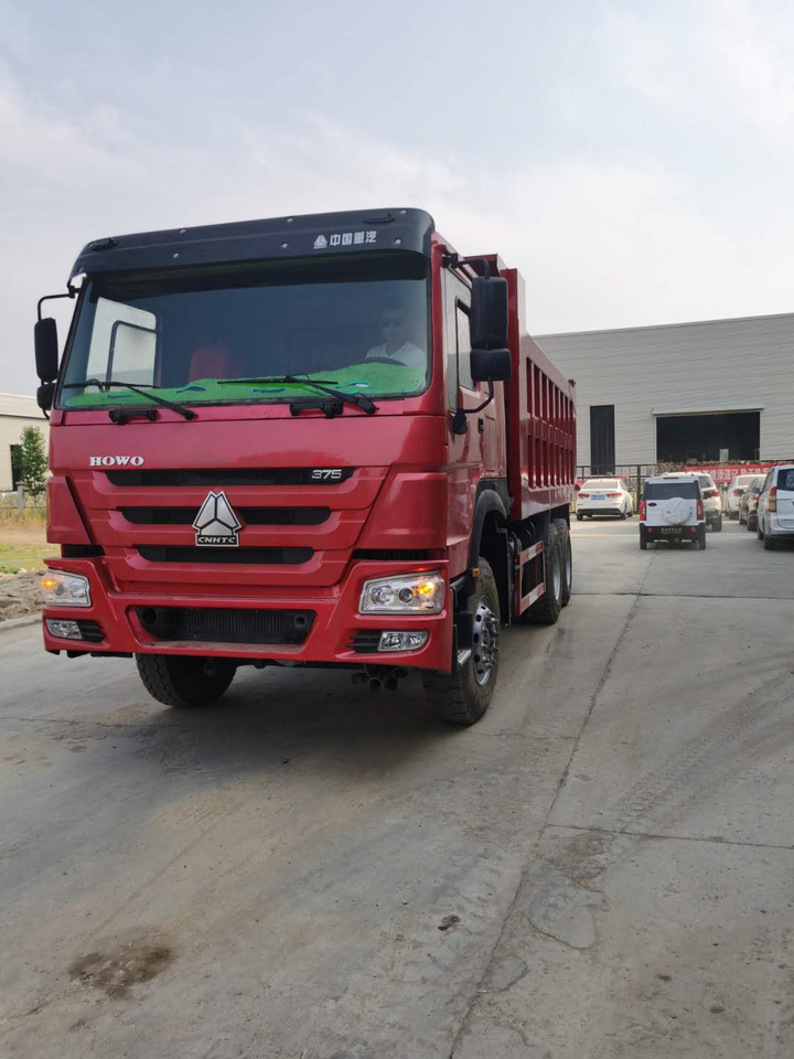 SINOTRUK HOWO - Kravas automašīna pašizgāzējs: foto 2 SINOTRUK HOWO - Kravas automašīna pašizgāzējs: foto 2