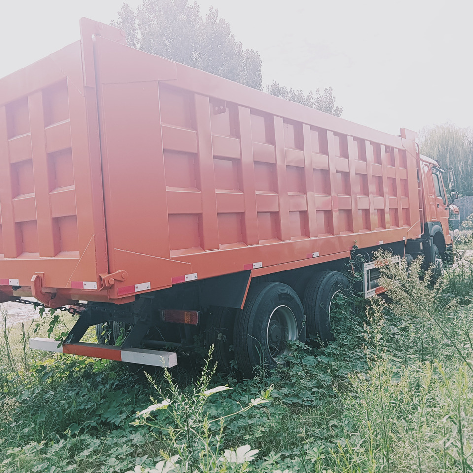 SINOTRUK HOWO - Kravas automašīna pašizgāzējs: foto 3 SINOTRUK HOWO - Kravas automašīna pašizgāzējs: foto 3