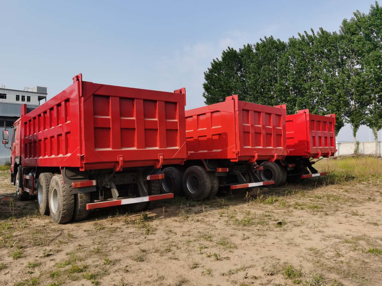 SINOTRUK HOWO - Kravas automašīna pašizgāzējs: foto 4 SINOTRUK HOWO - Kravas automašīna pašizgāzējs: foto 4
