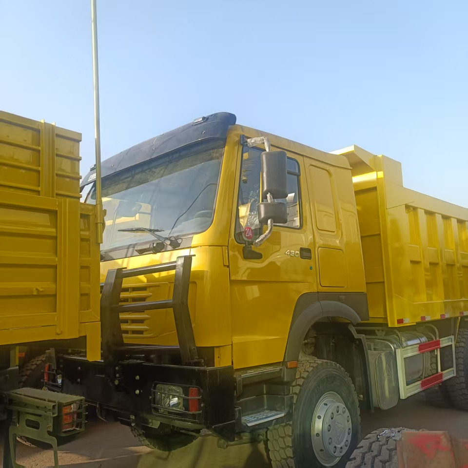 SINOTRUK HOWO - Kravas automašīna pašizgāzējs: foto 3 SINOTRUK HOWO - Kravas automašīna pašizgāzējs: foto 3