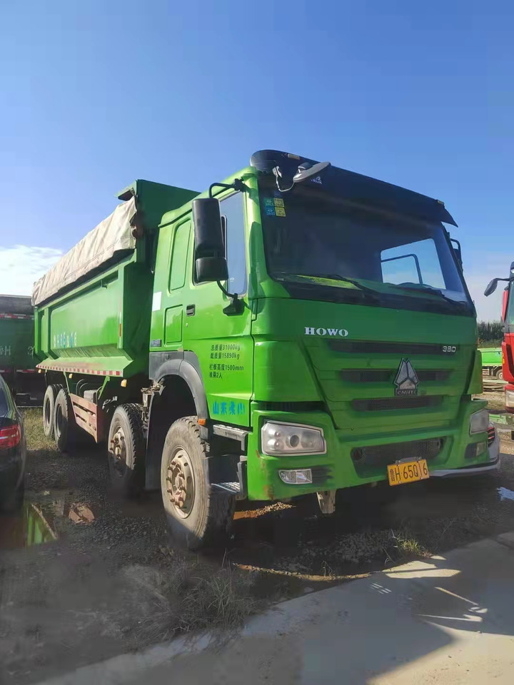 SINOTRUK HOWO - Kravas automašīna ar slēgto virsbūvi: foto 2 SINOTRUK HOWO - Kravas automašīna ar slēgto virsbūvi: foto 2