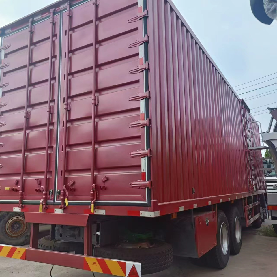 SINOTRUK HOWO - Kravas automašīna ar slēgto virsbūvi: foto 5 SINOTRUK HOWO - Kravas automašīna ar slēgto virsbūvi: foto 5