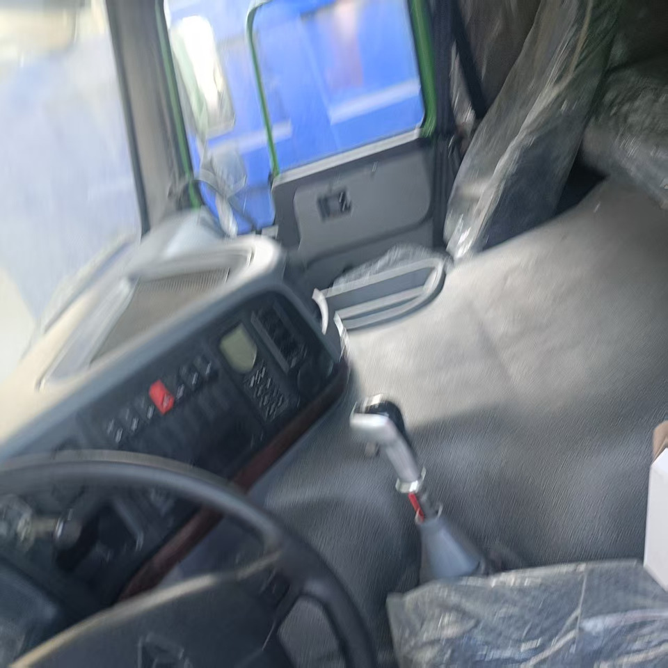 SINOTRUK HOWO - Kravas automašīna ar slēgto virsbūvi: foto 5 SINOTRUK HOWO - Kravas automašīna ar slēgto virsbūvi: foto 5