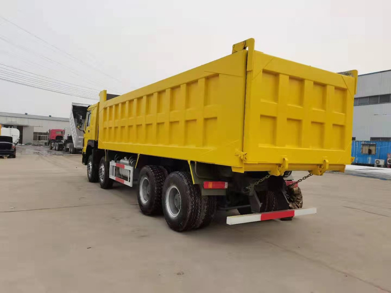 SINOTRUK HOWO - Kravas automašīna pašizgāzējs: foto 3 SINOTRUK HOWO - Kravas automašīna pašizgāzējs: foto 3