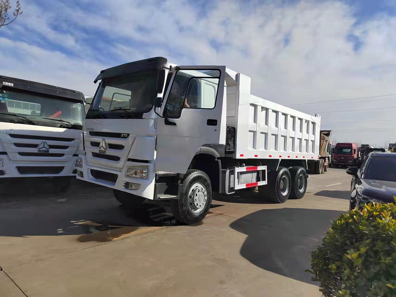 SINOTRUK HOWO - Kravas automašīna pašizgāzējs: foto 2 SINOTRUK HOWO - Kravas automašīna pašizgāzējs: foto 2