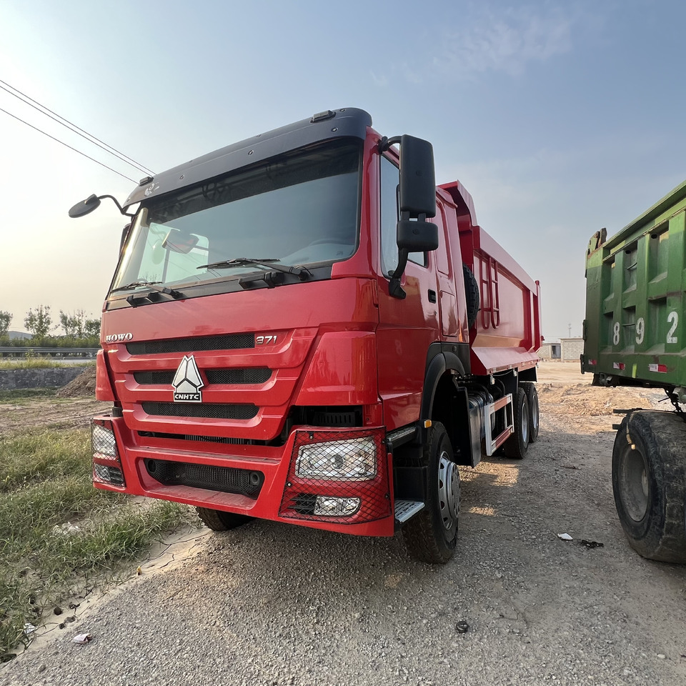 SINOTRUK HOWO - Kravas automašīna ar slēgto virsbūvi: foto 4 SINOTRUK HOWO - Kravas automašīna ar slēgto virsbūvi: foto 4