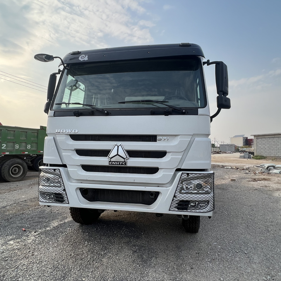 SINOTRUK HOWO - Kravas automašīna ar slēgto virsbūvi: foto 3 SINOTRUK HOWO - Kravas automašīna ar slēgto virsbūvi: foto 3