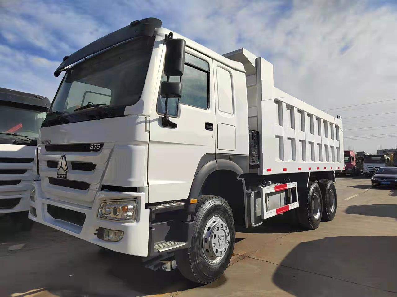 SINOTRUK HOWO - Kravas automašīna pašizgāzējs: foto 4 SINOTRUK HOWO - Kravas automašīna pašizgāzējs: foto 4