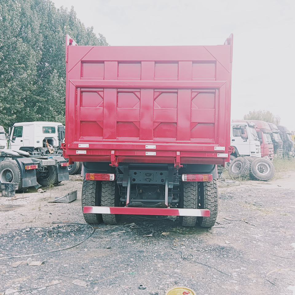 SINOTRUK HOWO - Kravas automašīna pašizgāzējs: foto 4 SINOTRUK HOWO - Kravas automašīna pašizgāzējs: foto 4