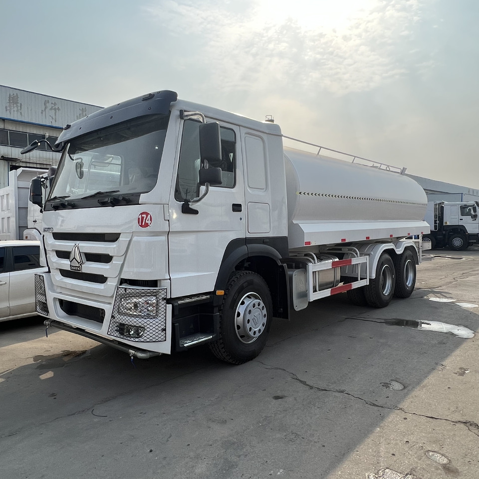 SINOTRUK HOWO sprinkler - Autocisterna: foto 4 SINOTRUK HOWO sprinkler - Autocisterna: foto 4