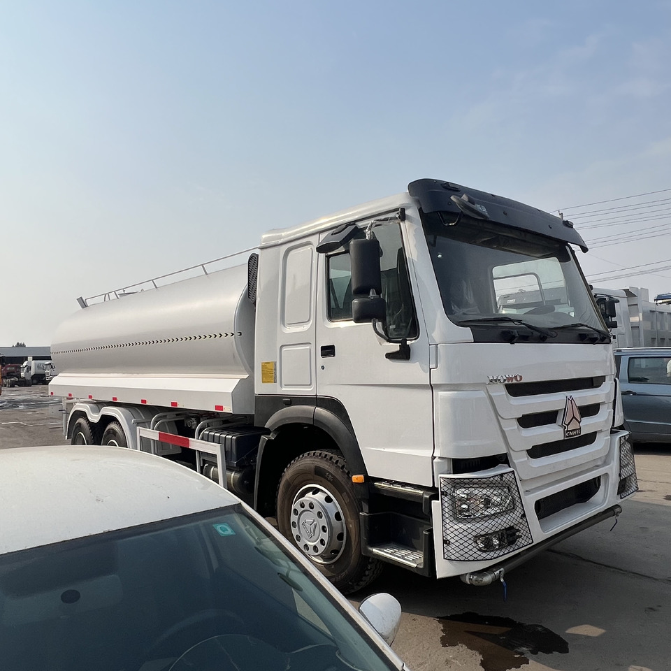 SINOTRUK HOWO sprinkler - Autocisterna: foto 3 SINOTRUK HOWO sprinkler - Autocisterna: foto 3