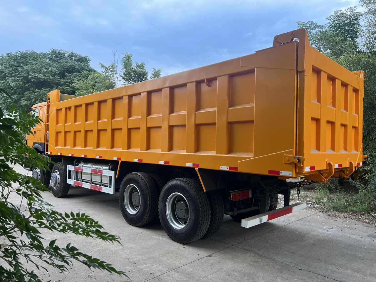 SINOTRUK Howo - Kravas automašīna pašizgāzējs: foto 5 SINOTRUK Howo - Kravas automašīna pašizgāzējs: foto 5