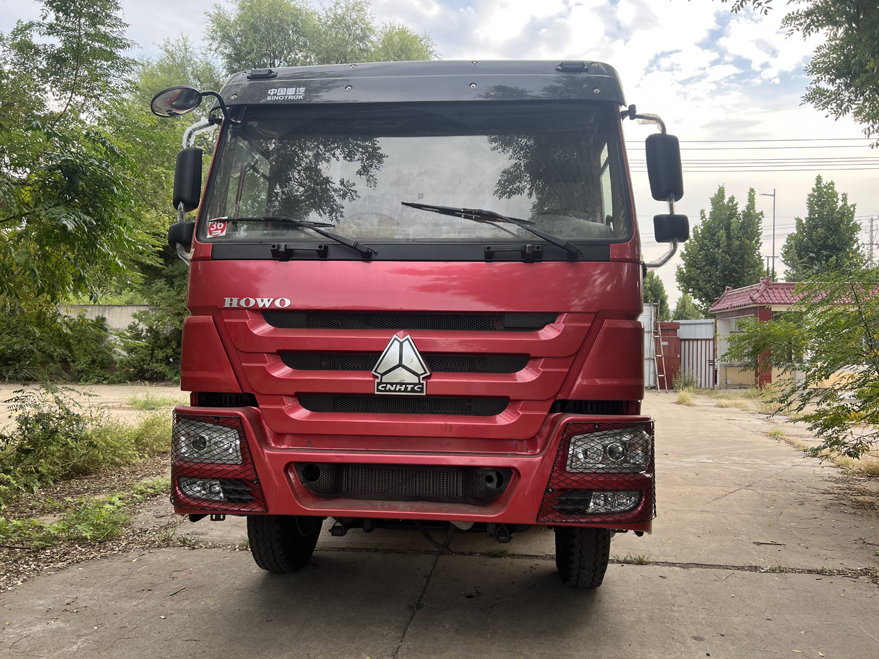 SINOTRUK Howo - Kravas automašīna pašizgāzējs: foto 4 SINOTRUK Howo - Kravas automašīna pašizgāzējs: foto 4