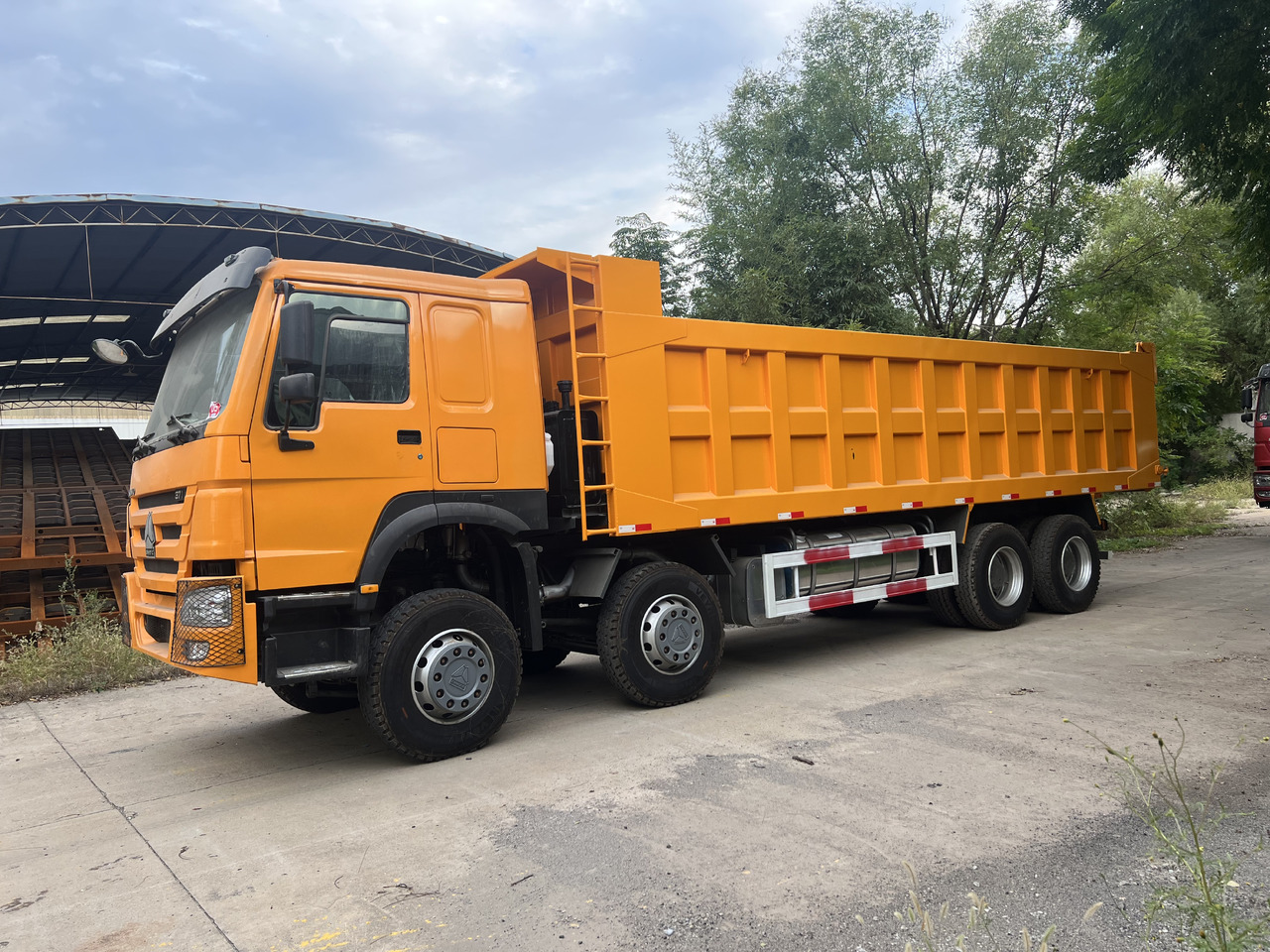 SINOTRUK Howo - Kravas automašīna pašizgāzējs: foto 3 SINOTRUK Howo - Kravas automašīna pašizgāzējs: foto 3