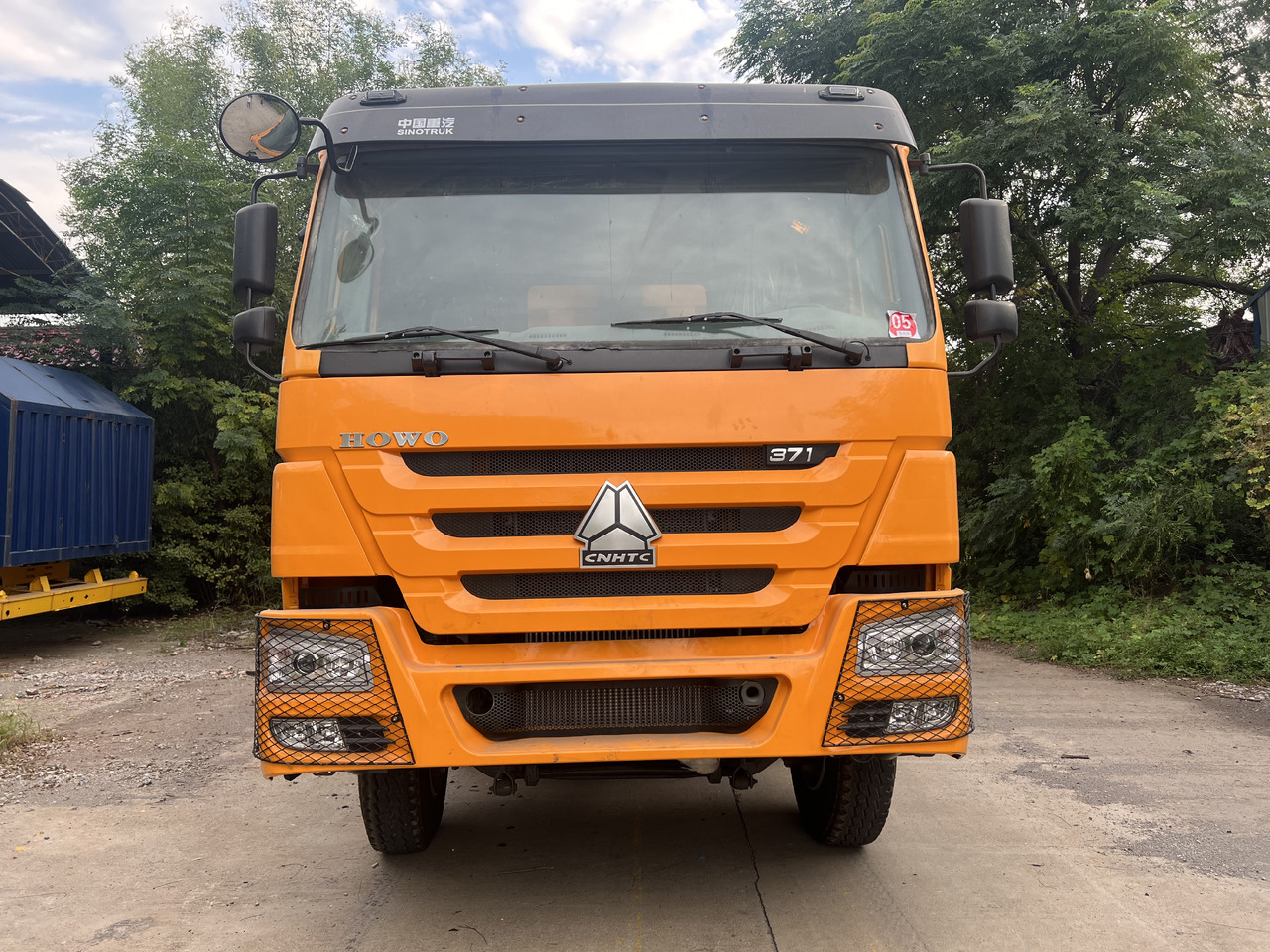 SINOTRUK Howo - Kravas automašīna pašizgāzējs: foto 1 SINOTRUK Howo - Kravas automašīna pašizgāzējs: foto 1