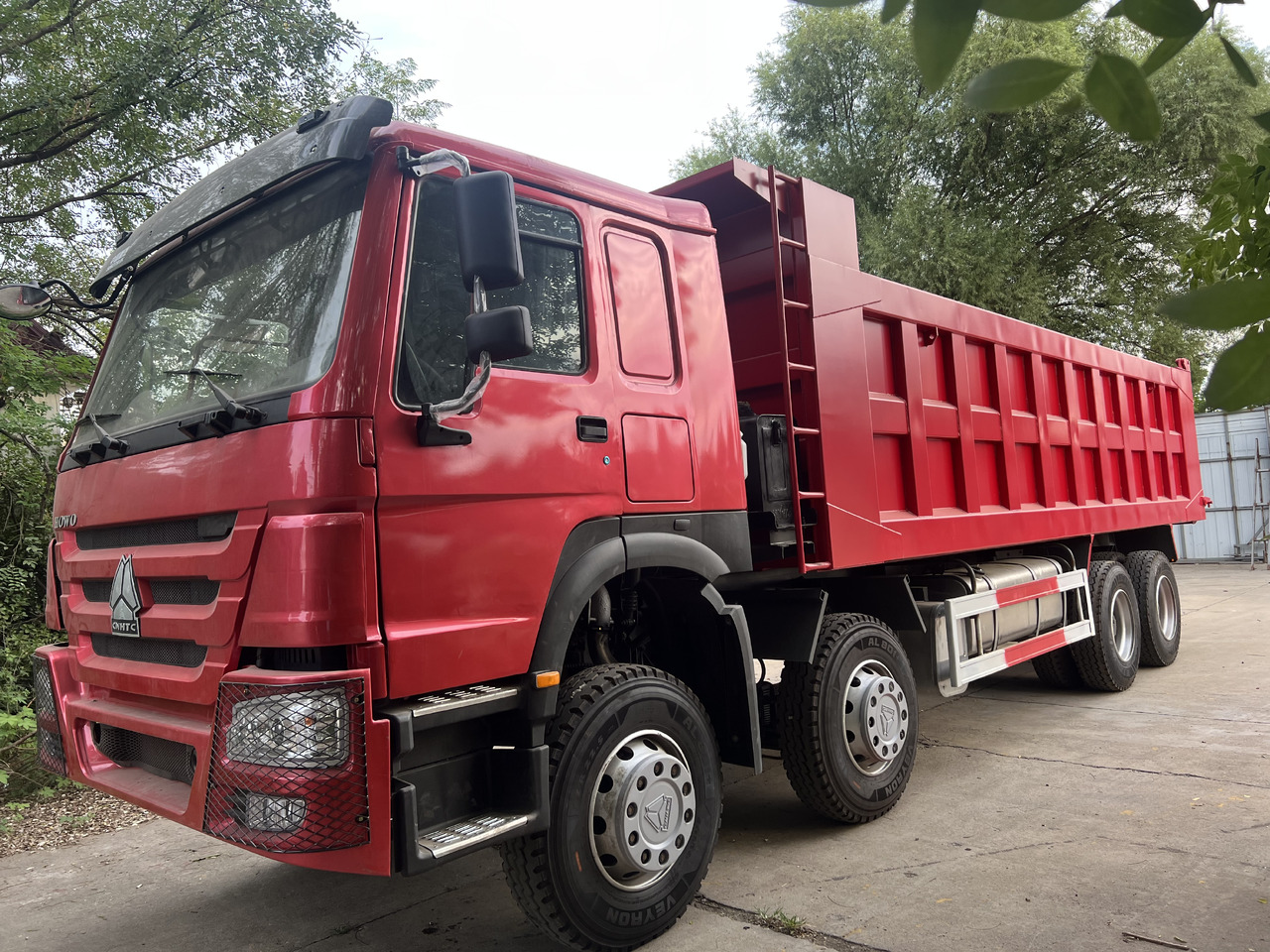 SINOTRUK Howo - Kravas automašīna pašizgāzējs: foto 3 SINOTRUK Howo - Kravas automašīna pašizgāzējs: foto 3