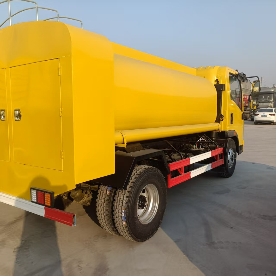 SINOTRUK Tanker truck - Autocisterna: foto 5 SINOTRUK Tanker truck - Autocisterna: foto 5