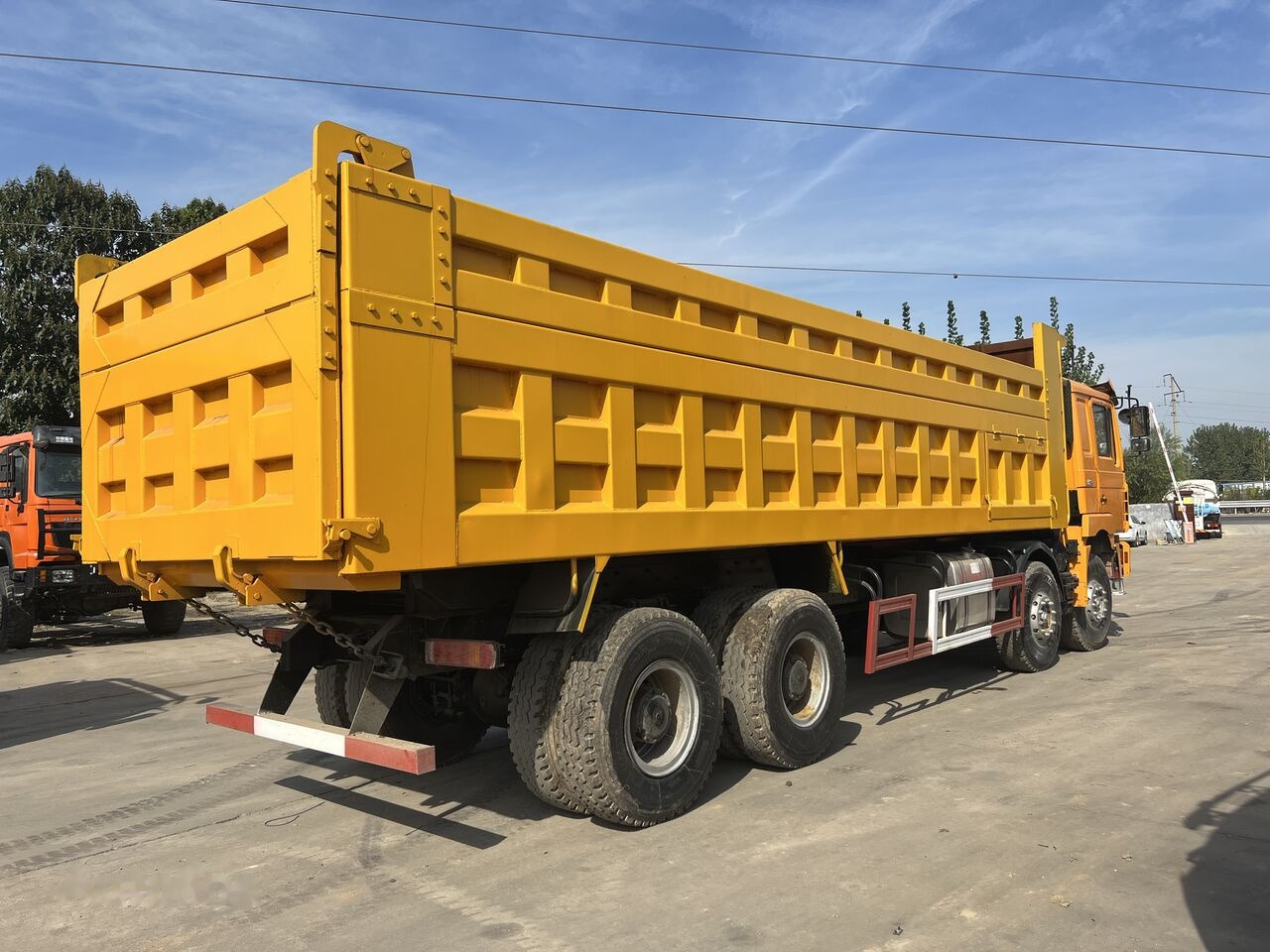 Shacman F3000 8*4 - Kravas automašīna pašizgāzējs: foto 2 Shacman F3000 8*4 - Kravas automašīna pašizgāzējs: foto 2