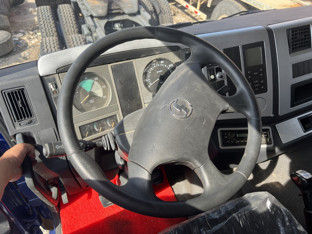 Kravas automašīna pašizgāzējs Shacman F3000 8x4: foto 9