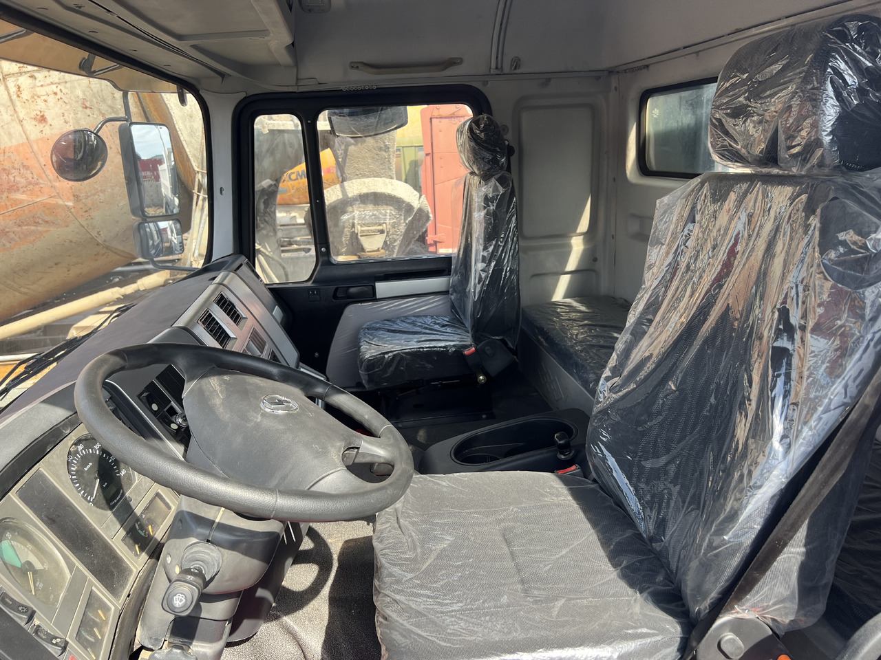 Kravas automašīna pašizgāzējs Shacman F3000 8x4: foto 8
