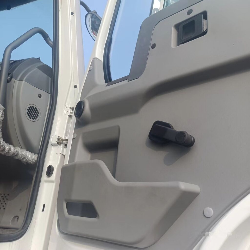 Sinotruk Howo 6*4 - Kravas automašīna pašizgāzējs: foto 4 Sinotruk Howo 6*4 - Kravas automašīna pašizgāzējs: foto 4