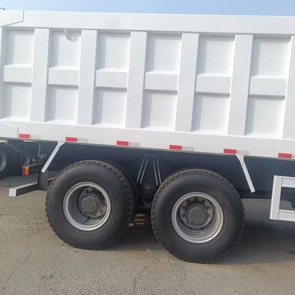 Sinotruk Howo 6*4 - Kravas automašīna pašizgāzējs: foto 2 Sinotruk Howo 6*4 - Kravas automašīna pašizgāzējs: foto 2