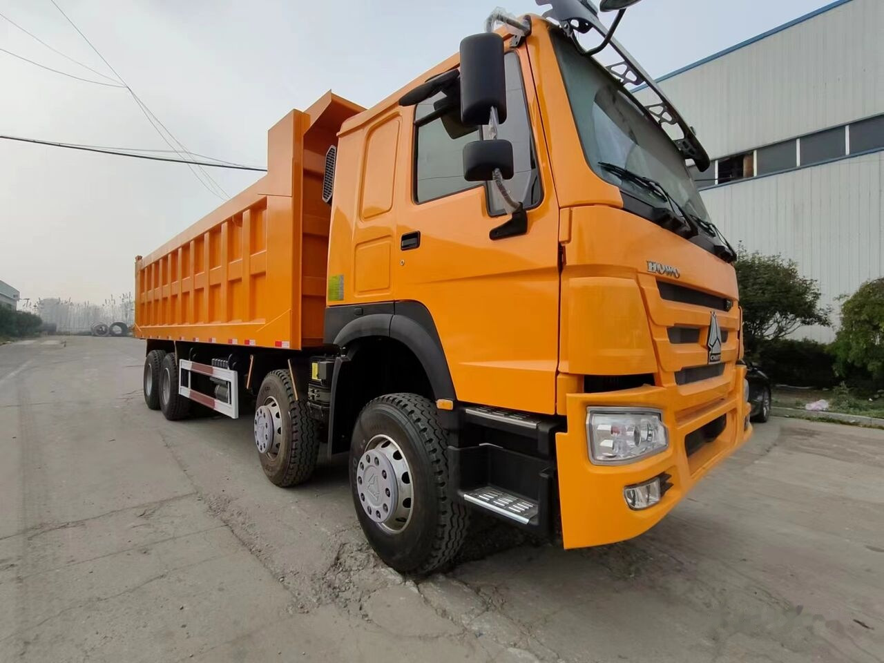 Sinotruk Howo 8*4 - Kravas automašīna pašizgāzējs: foto 4 Sinotruk Howo 8*4 - Kravas automašīna pašizgāzējs: foto 4