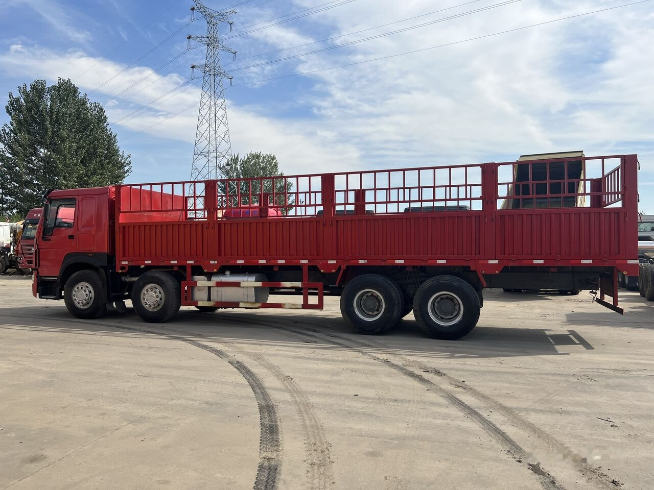 Sinotruk Howo Howo 8*4 - Bortu kravas automašīna/ Platforma: foto 3 Sinotruk Howo Howo 8*4 - Bortu kravas automašīna/ Platforma: foto 3