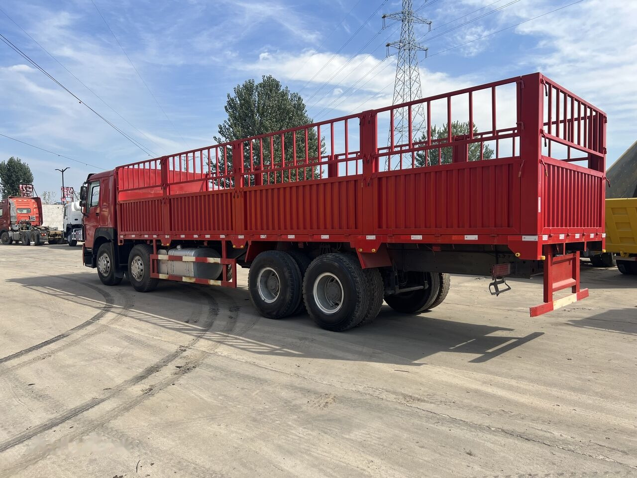 Sinotruk Howo Howo 8*4 - Bortu kravas automašīna/ Platforma: foto 2 Sinotruk Howo Howo 8*4 - Bortu kravas automašīna/ Platforma: foto 2