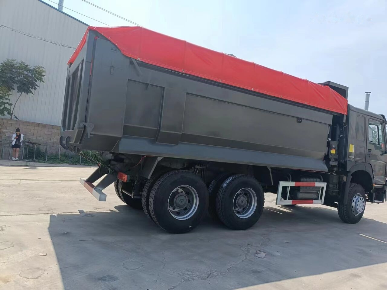 Sinotruk Howo U Caro Box - Kravas automašīna pašizgāzējs: foto 1 Sinotruk Howo U Caro Box - Kravas automašīna pašizgāzējs: foto 1
