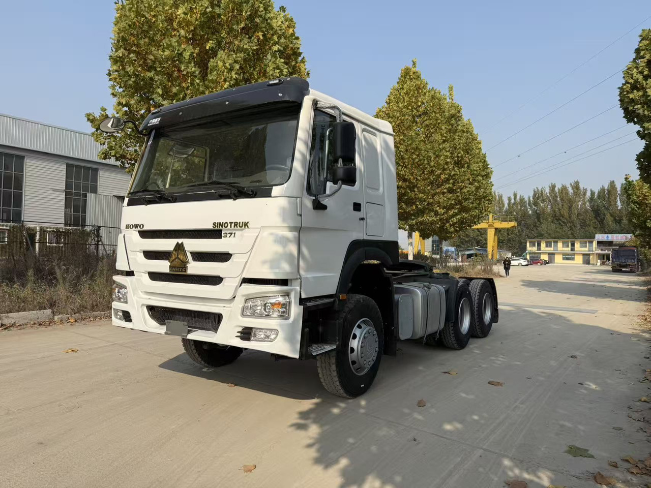 SINOTRUK Howo tractor head - Vilcējs: foto 1 SINOTRUK Howo tractor head - Vilcējs: foto 1