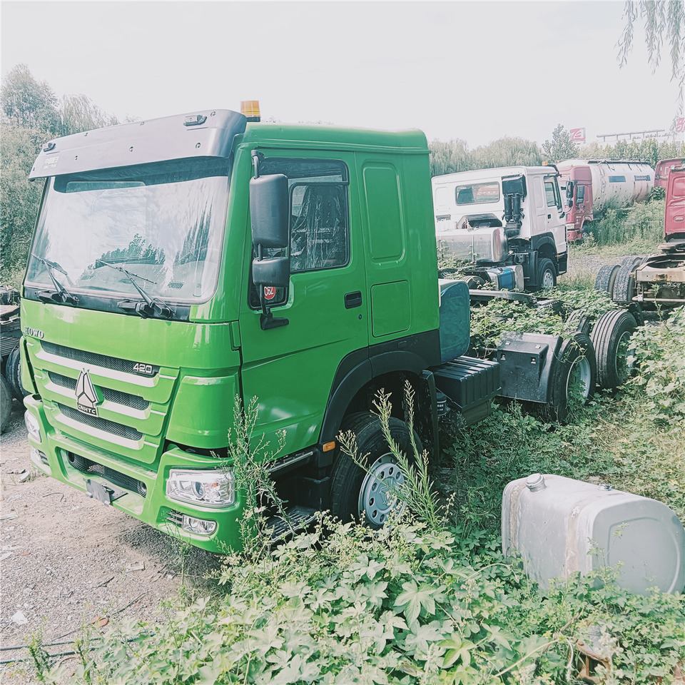 SINOTRUK Trailer head - Vilcējs: foto 2 SINOTRUK Trailer head - Vilcējs: foto 2