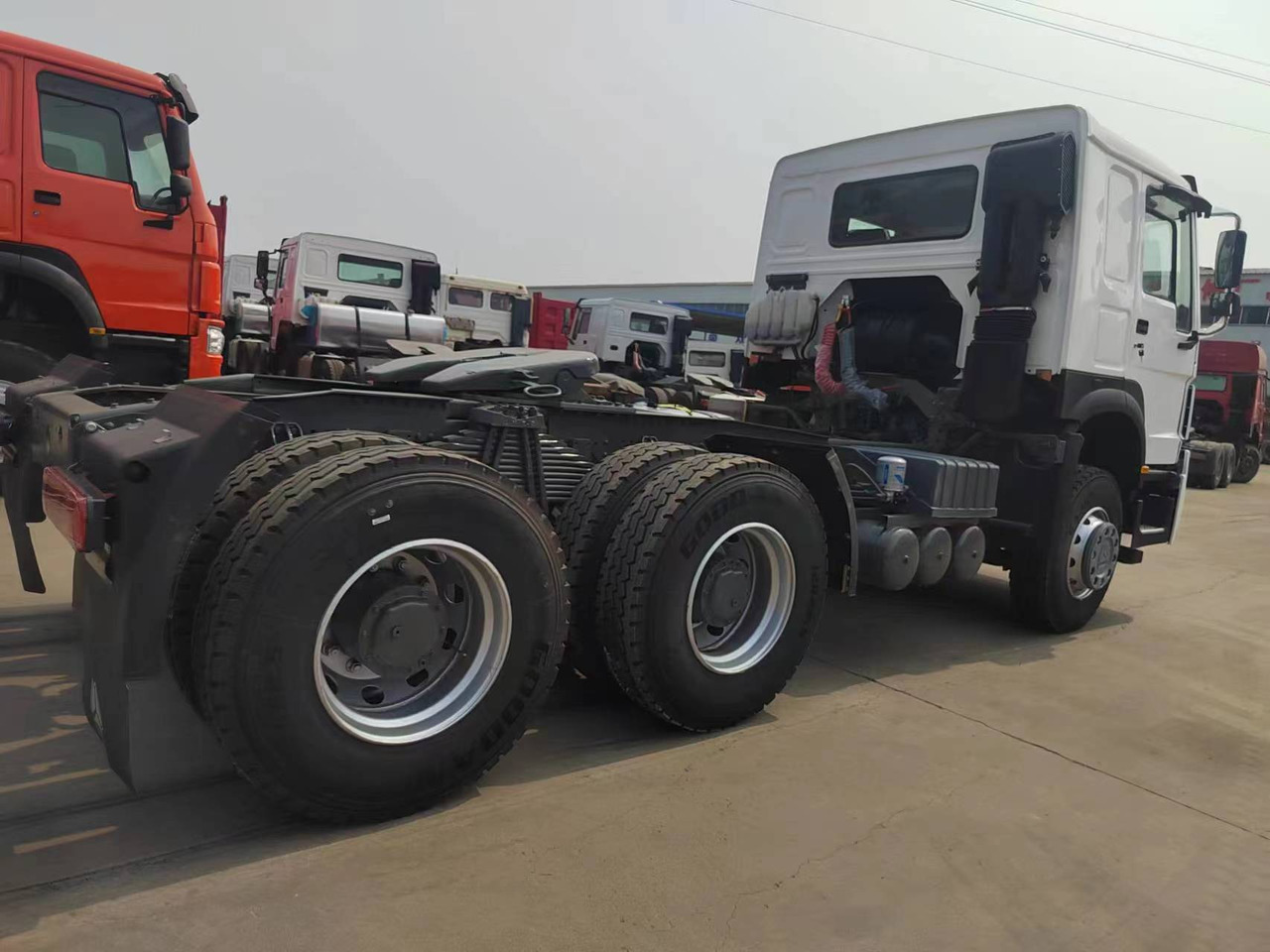 SINOTRUK Trailer head - Vilcējs: foto 4 SINOTRUK Trailer head - Vilcējs: foto 4