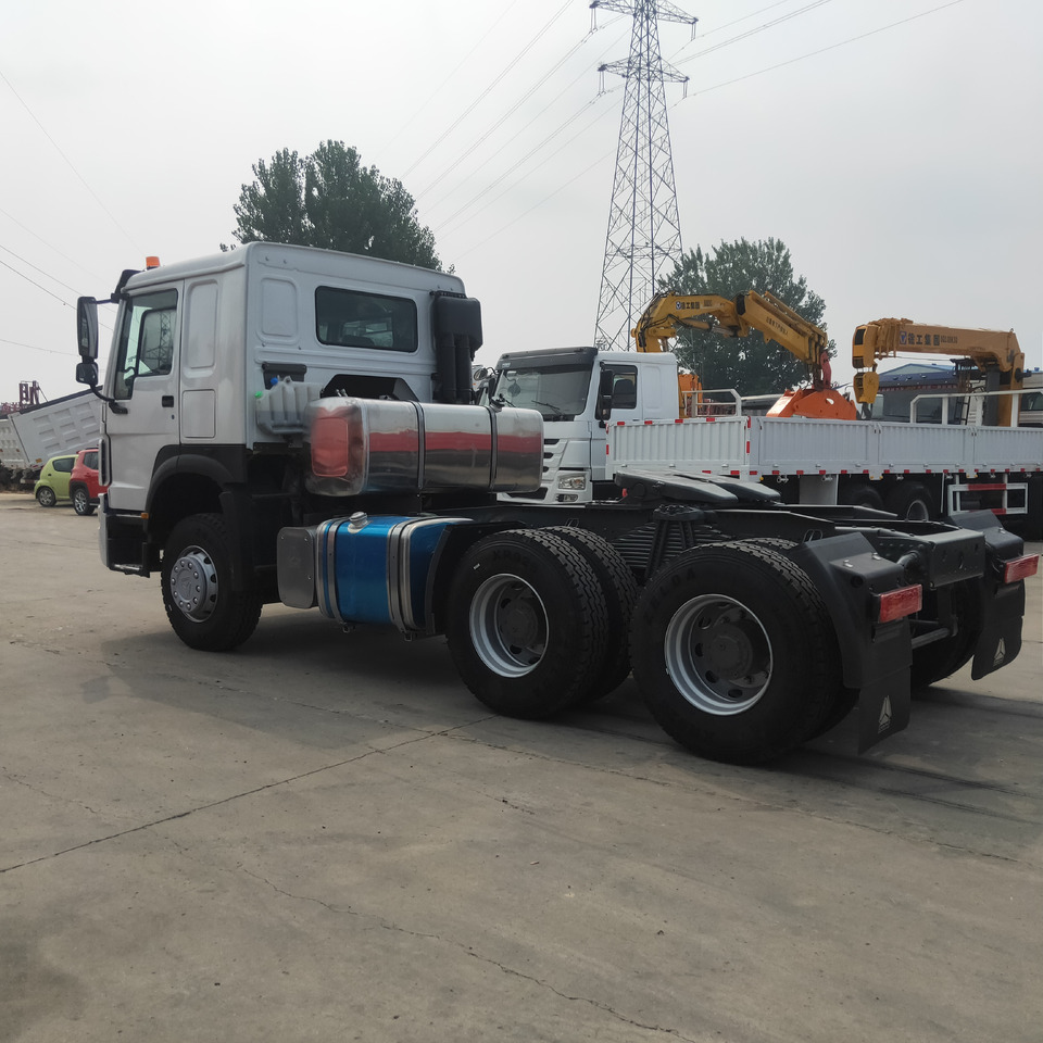 SINOTRUK Trailer head - Vilcējs: foto 1 SINOTRUK Trailer head - Vilcējs: foto 1