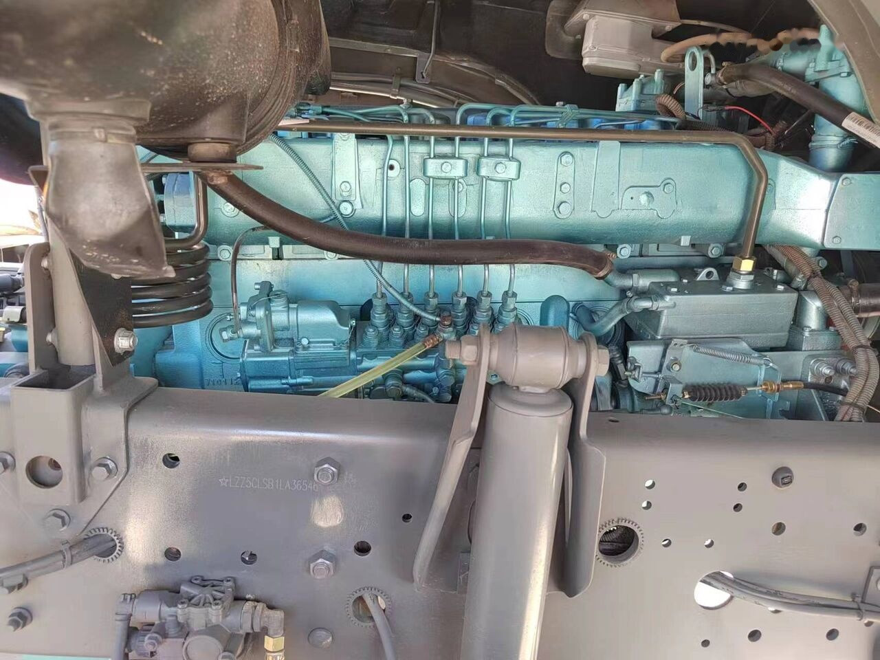 Sinotruk Howo 420 - Vilcējs: foto 3 Sinotruk Howo 420 - Vilcējs: foto 3