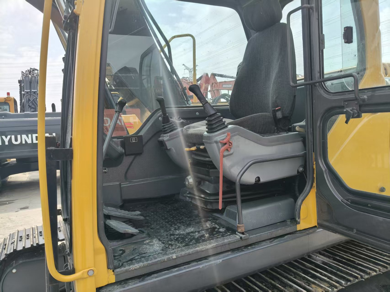 Volvo EC140DL - Kāpurķēžu ekskavators: foto 5 Volvo EC140DL - Kāpurķēžu ekskavators: foto 5