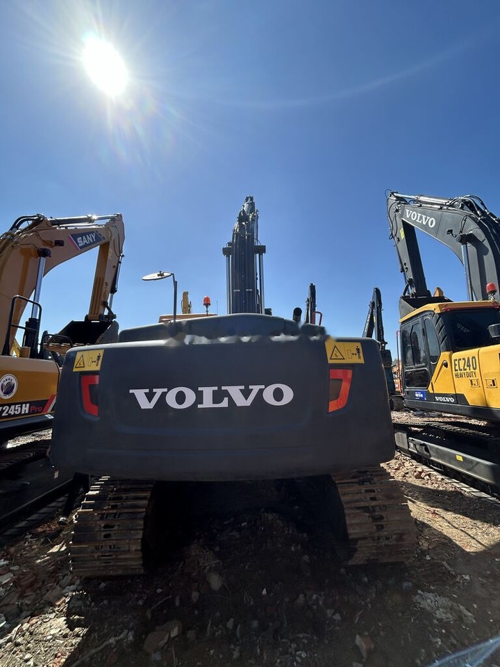 Volvo EC240 - Kāpurķēžu ekskavators: foto 1 Volvo EC240 - Kāpurķēžu ekskavators: foto 1