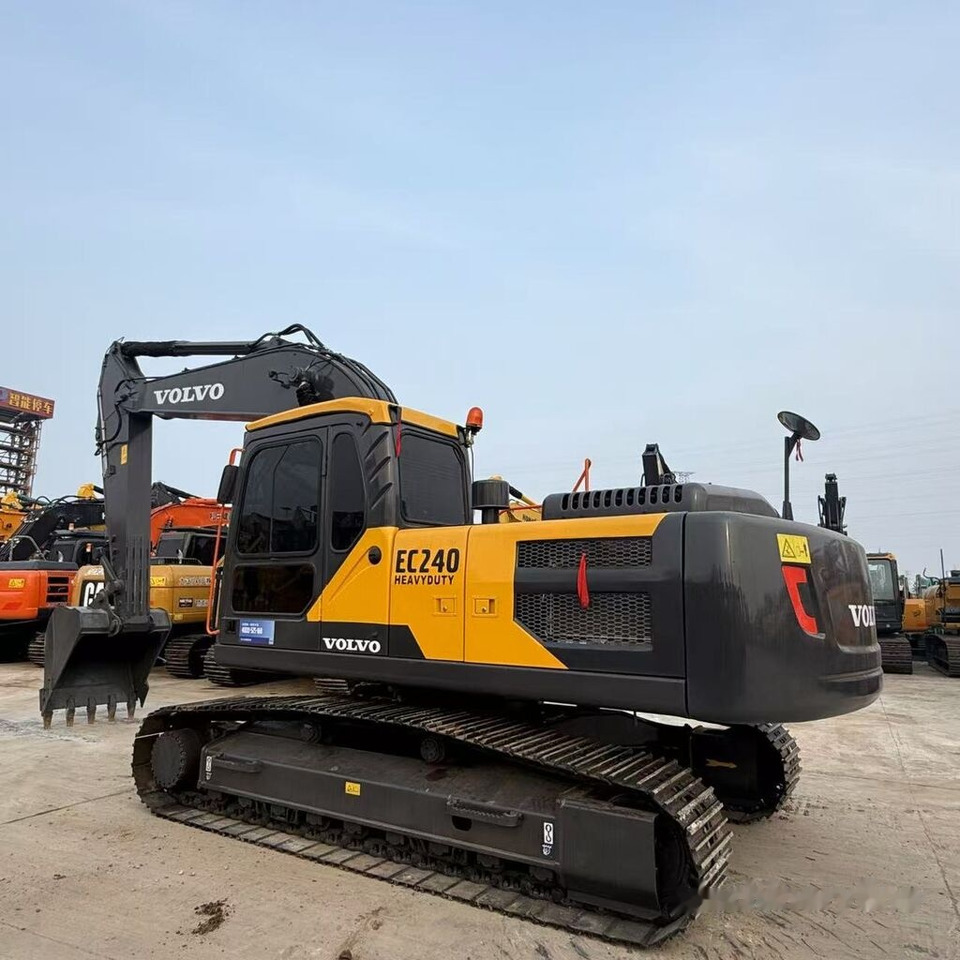 Volvo EC240 - Kāpurķēžu ekskavators: foto 1 Volvo EC240 - Kāpurķēžu ekskavators: foto 1