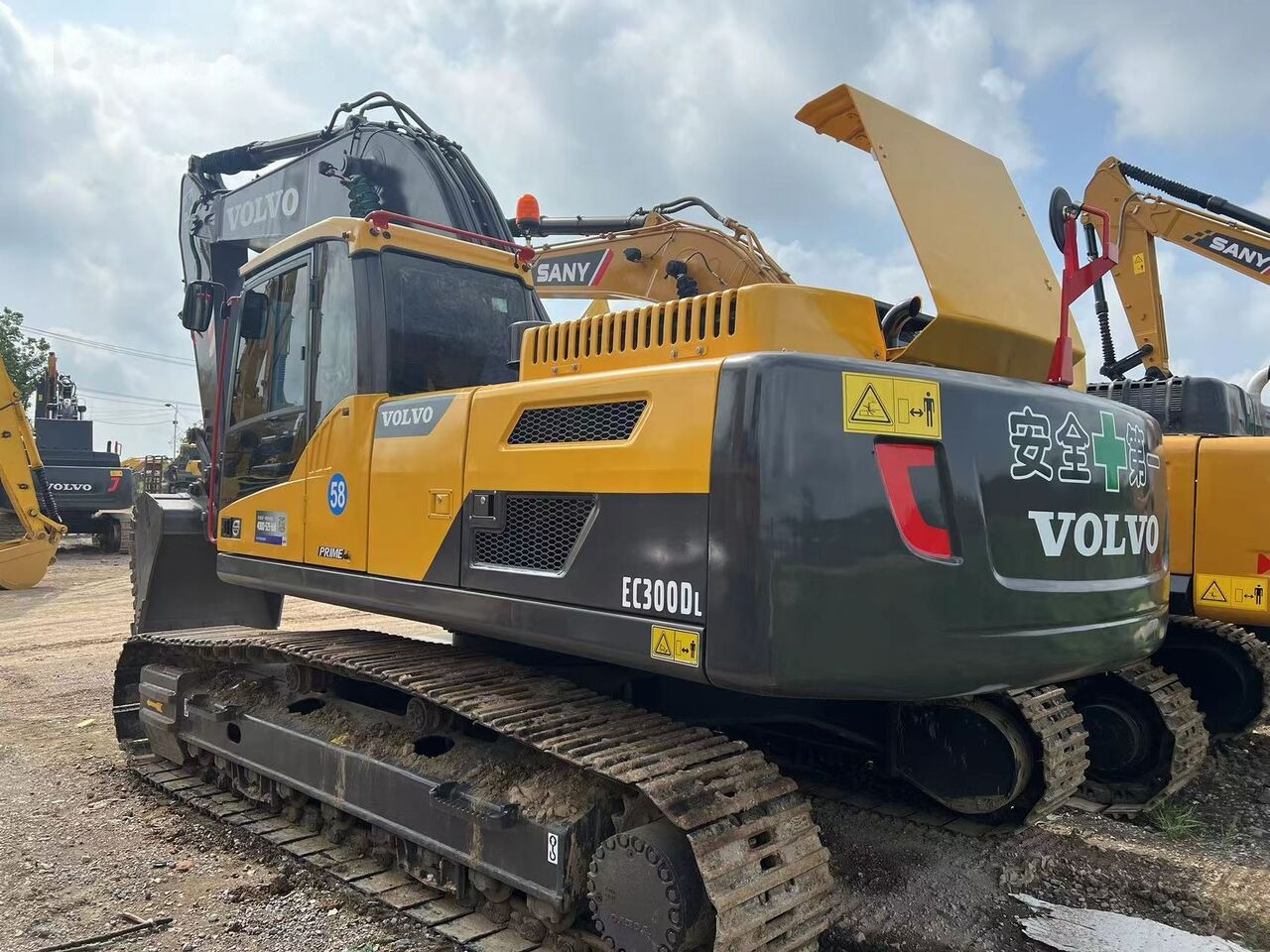 Volvo EC300D - Kāpurķēžu ekskavators: foto 1 Volvo EC300D - Kāpurķēžu ekskavators: foto 1