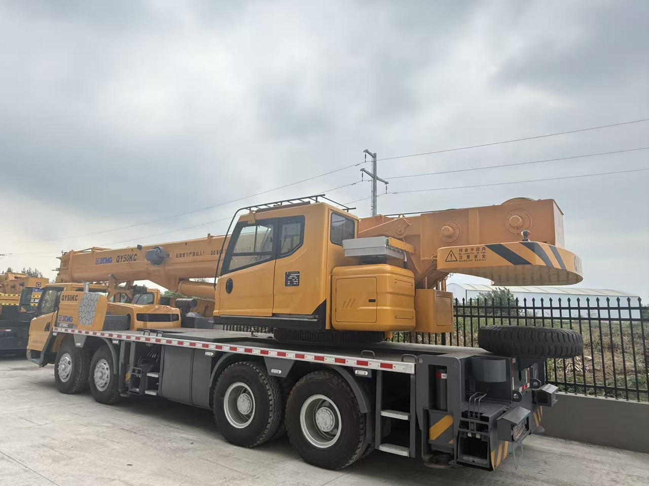 XCMG QY50KC - Kravas auto ar manipulatoru: foto 3 XCMG QY50KC - Kravas auto ar manipulatoru: foto 3